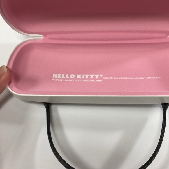 New hello kitty  kids eye glass case with handles - Picture 3 of 4